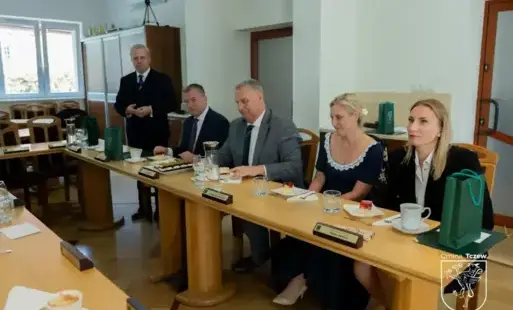 Zdjęcie do Spotkanie władz gminy z dyrektorami plac&oacute;wek oświatowych z okazji Dnia Edukacji Narodowej