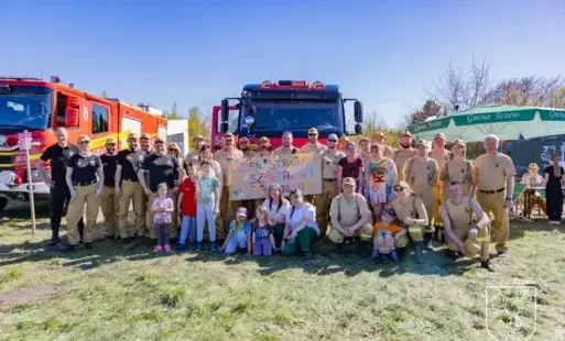 Zdjęcie do Słońce, edukacja i strażackie emocje! Za nami wspaniały Piknik z okazji Dnia Strażaka w Parku w Szpęgawie!