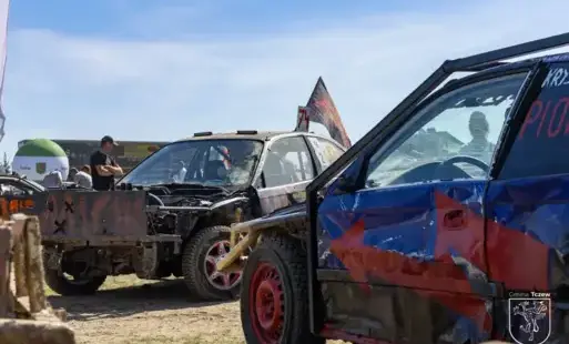 Zdjęcie do Ryk silnik&oacute;w, tumany kurzu i ogromne serca! IX edycja Grand Prix Wataha Wrak Race przeszła do historii!