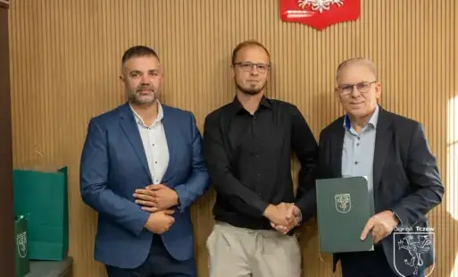 Zdjęcie do &nbsp;Umowa na projekt chodnika i odwodnienia w Śliwinach podpisana!